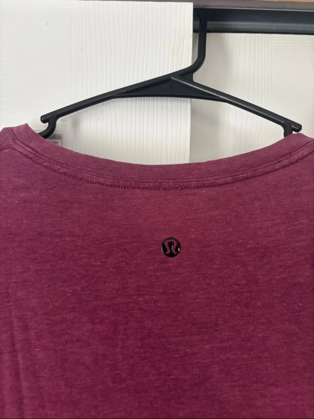 LuluLemon Men’s V-Neck T Shirt Maroon Size Medium
